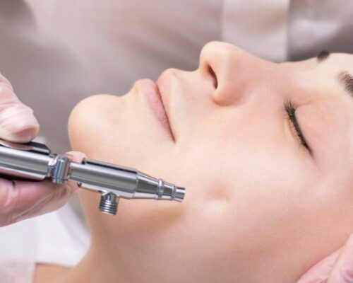 oxygen-mesotherapy-aquapilling-cosmetic-peeling-procedure-non-injection-mesotherapy-young-girl-beauty-salon_170532-876